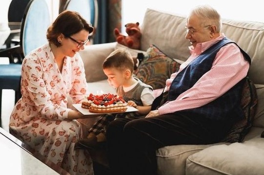 Молодая жена 76-летнего Петросяна