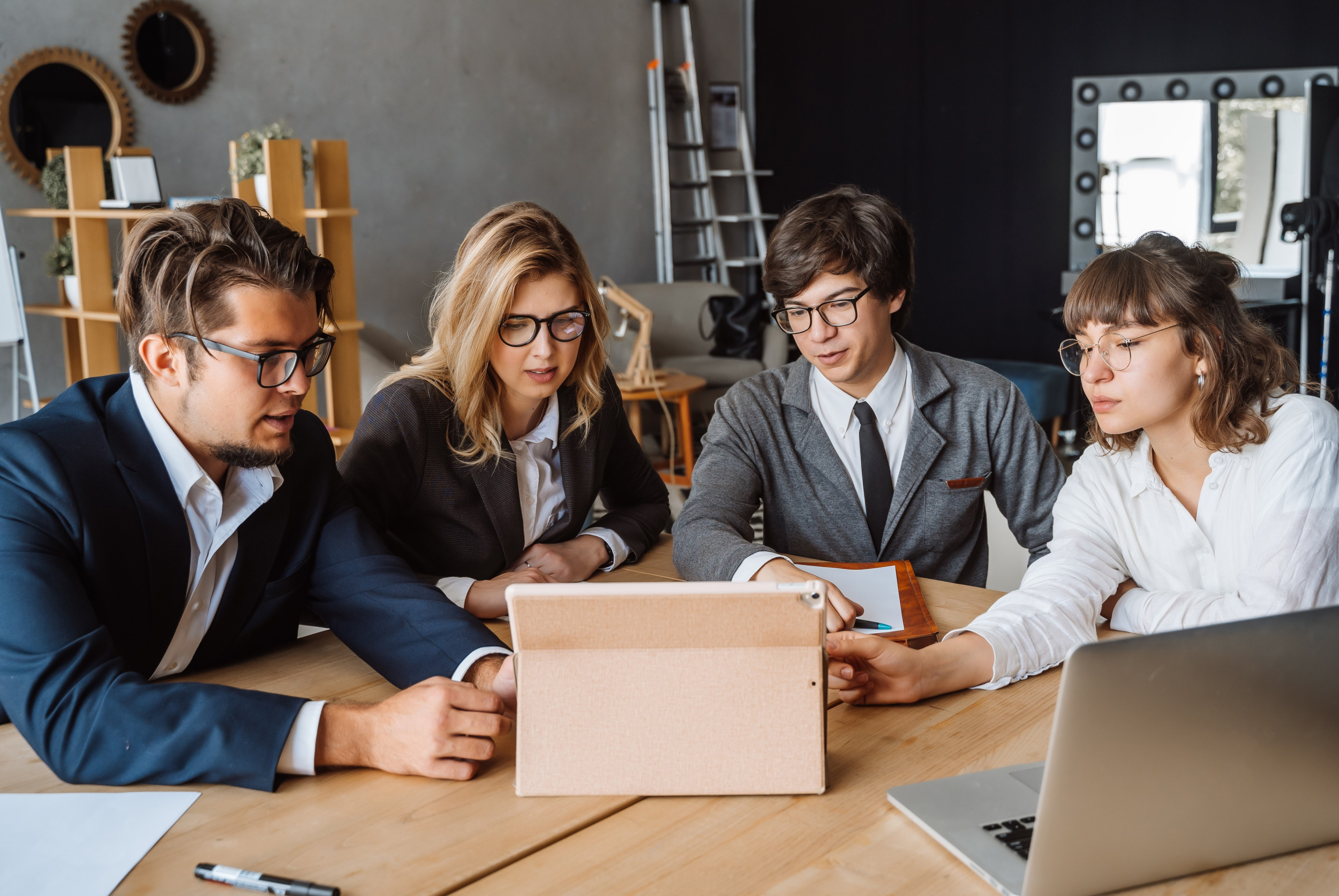 1 startup-diversity-teamwork-brainstorming.jpg